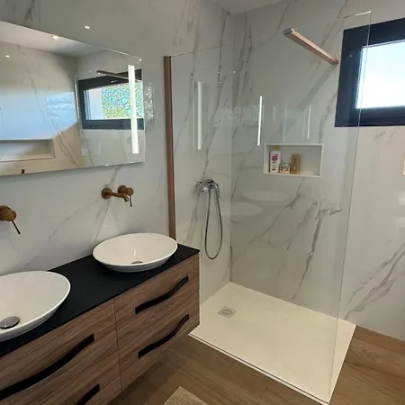 Luxueuse Contemporaine Avec Piscine A Deux Pas Des Plages De Biarritz Vila