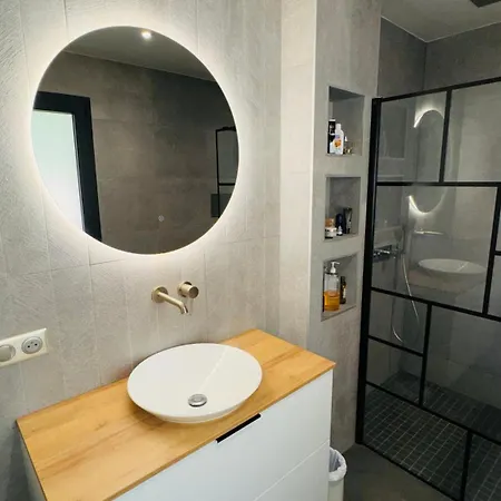 Luxueuse Contemporaine Avec Piscine A Deux Pas Des Plages De Biarritz Vila Bidart