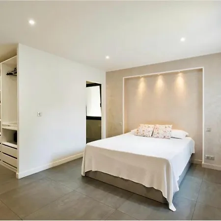 Vila Luxueuse Contemporaine Avec Piscine A Deux Pas Des Plages De Biarritz Bidart