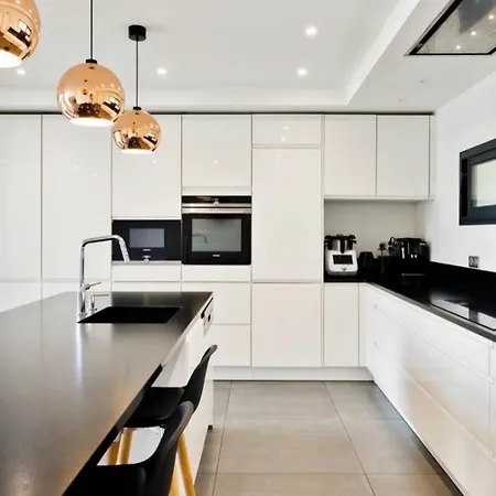 Vila Luxueuse Contemporaine Avec Piscine A Deux Pas Des Plages De Biarritz *