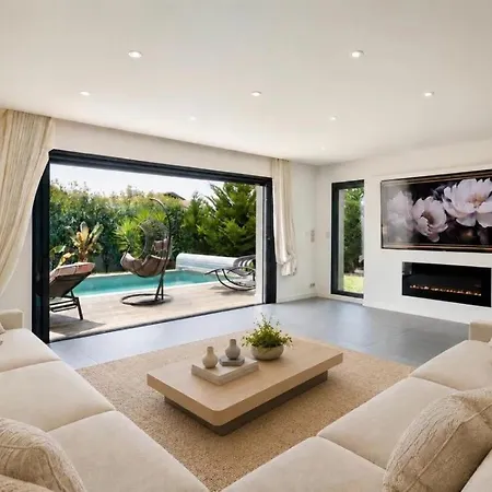 Vila Luxueuse Contemporaine Avec Piscine A Deux Pas Des Plages De Biarritz *