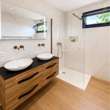 Luxueuse Contemporaine Avec Piscine A Deux Pas Des Plages De Biarritz Vila